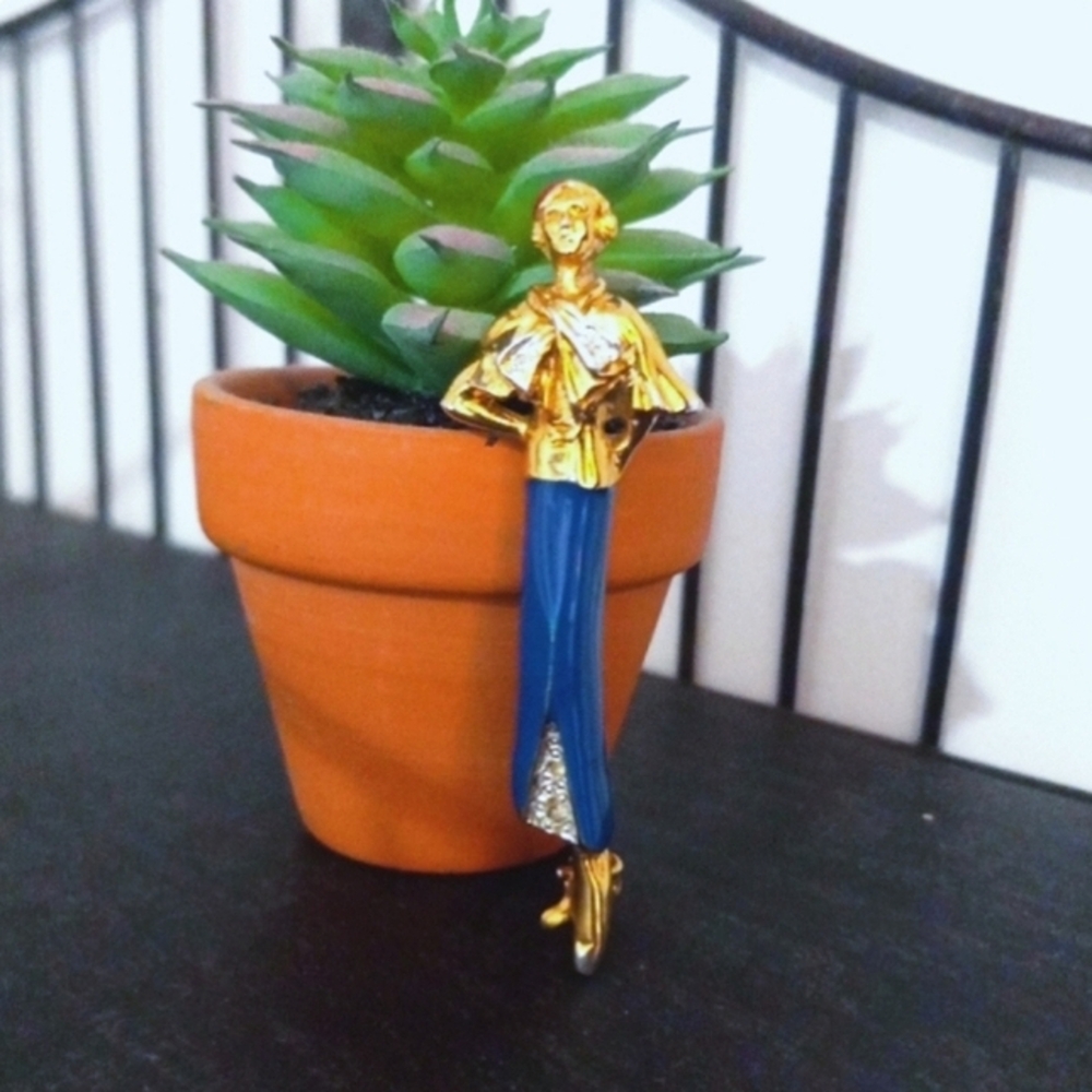 L'Officiel Laura Fabbri Brooch